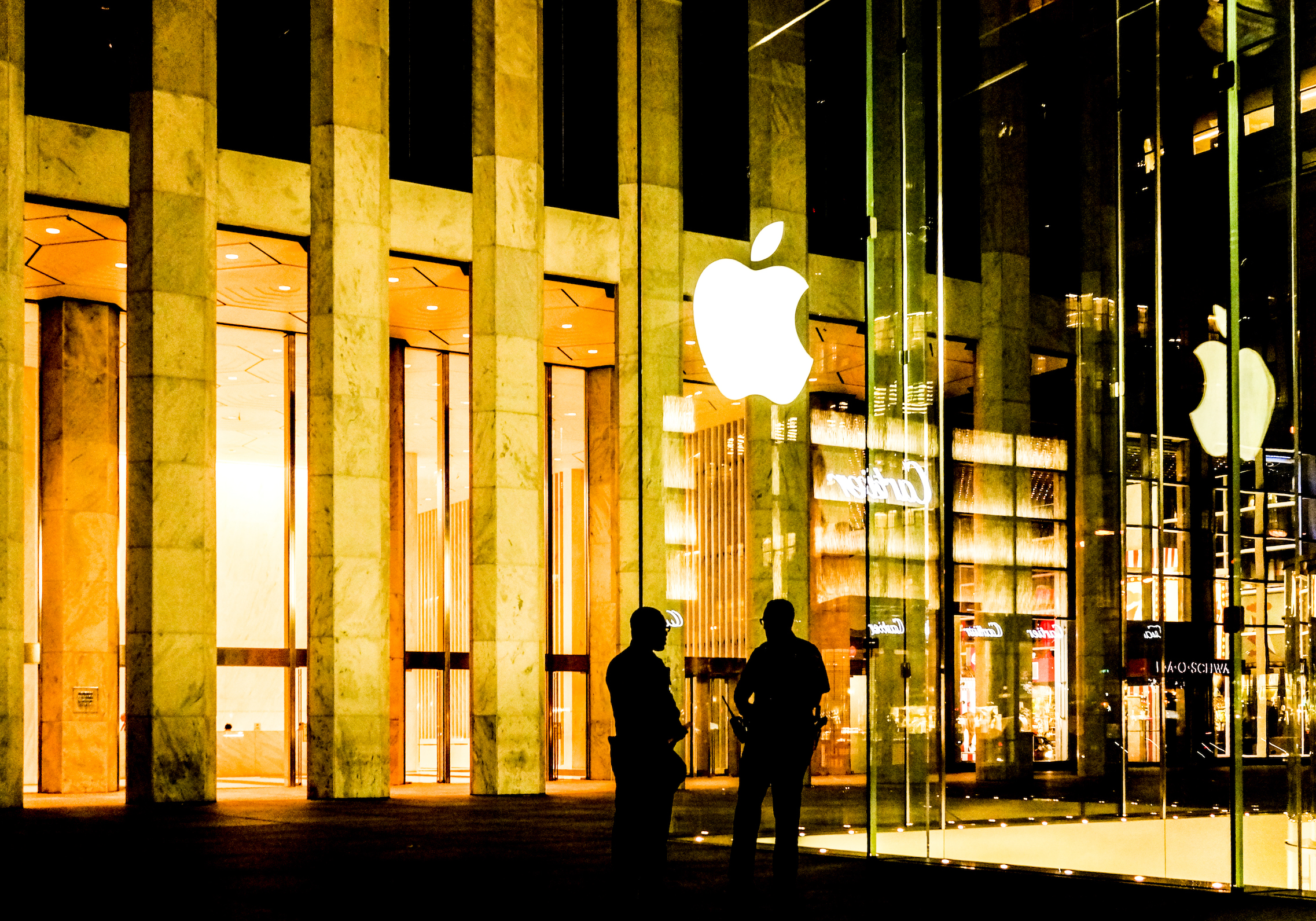 Guarding the Apple store