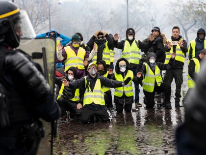France's 'Yellow Vest' Protesters Return to Champs-Elysees
