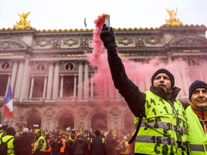 'Yellow Vests' Return Despite Macron's Concessions