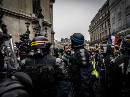 'Yellow Vests' Return Despite Macron's Concessions