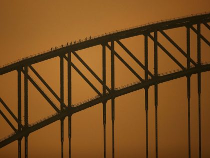 Sydney Blanketed In Smoke As Bushfires Continue To Burn Across NSW