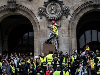 'Yellow Vests' Return Despite Macron's Concessions