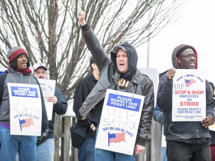 Democratic Presidential Candidate Elizabeth Warren Joins Picket Line With Striking Stop &amp;amp; Shop Workers In Somerville, Massachusetts