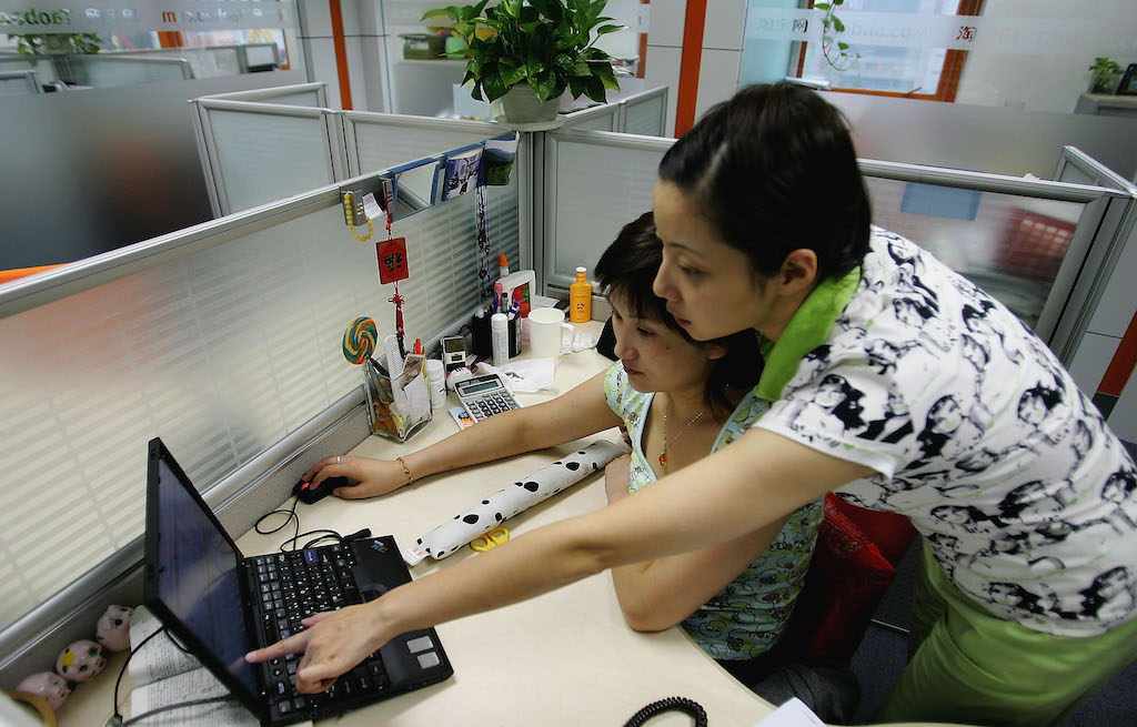 Yahoo Takes 40 pct Stake in China's Alibaba