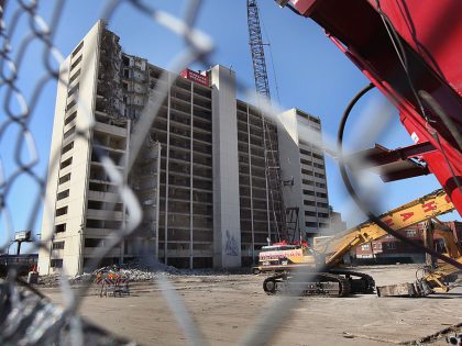 Last Tower Of Infamous Cabrini Green Housing Project Demolished