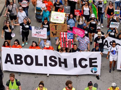 Thousands In Chicago Protest Planned ICE Arrests Of Undocumented Immigrants