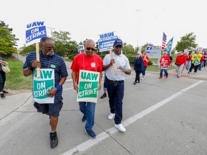 Sen. Bernie Sanders Joins UAW Picket Line In Detroit