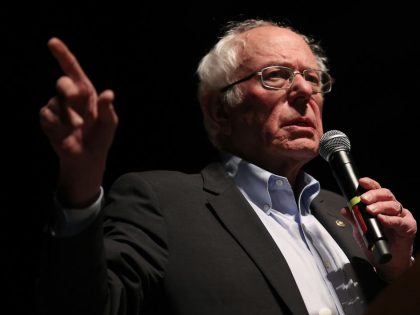 Bernie Sanders Campaigns in Iowa Ahead of Caucus