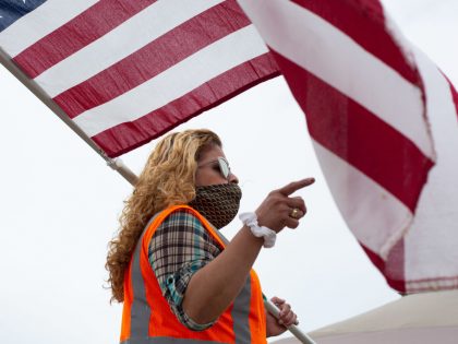 Washington Fruit Packers Protest Working Conditions Amid COVID-19 Pandemic