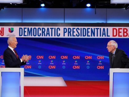 TOPSHOT-US-POLITICS-VOTE-DEMOCRATS-DEBATE