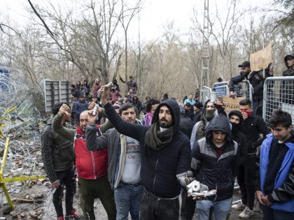 Asylum seekers on move to reach Europe