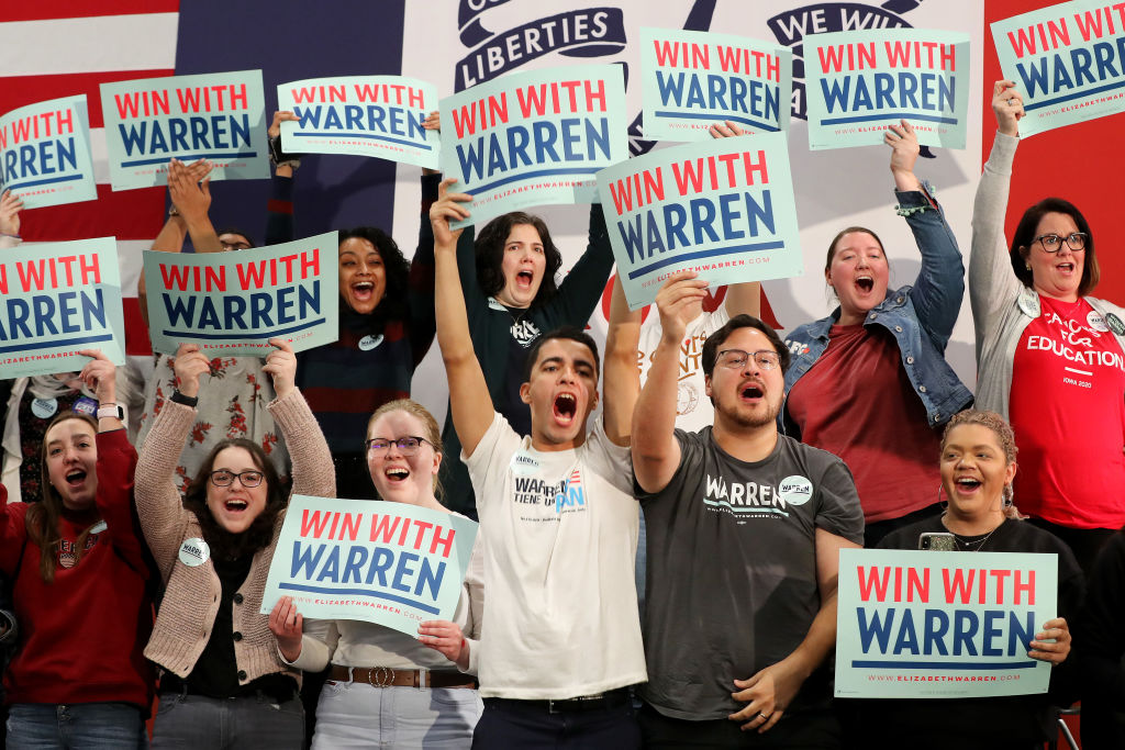 Democratic Presidential Candidate Sen. Elizabeth Warren Campaigns In Iowa Days Before State's Caucus