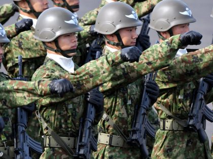 Défilé des forces japonaises d'autodéfense