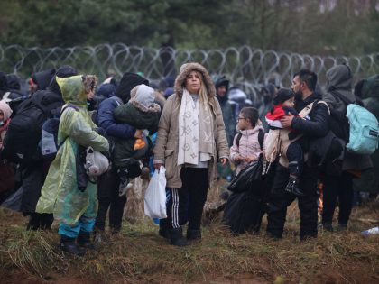 TOPSHOT-BELARUS-POLAND-MIGRANTS