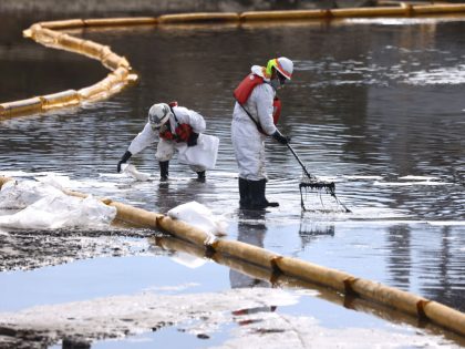 Major Oil Spill Fouls Southern California Beaches