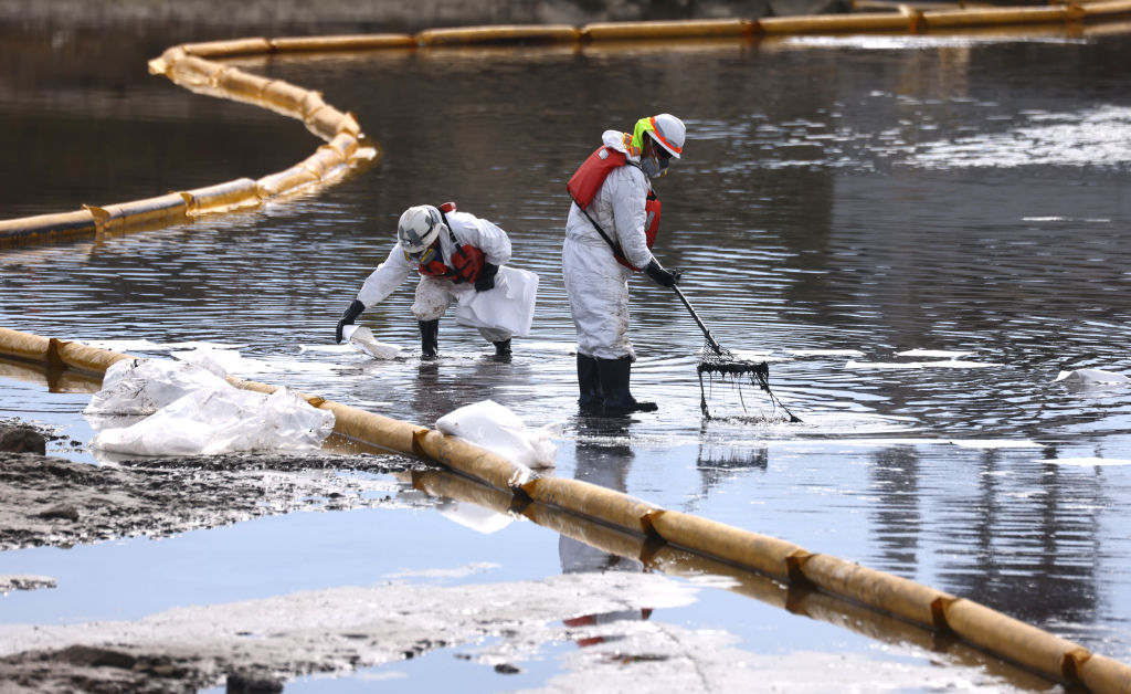 Major Oil Spill Fouls Southern California Beaches