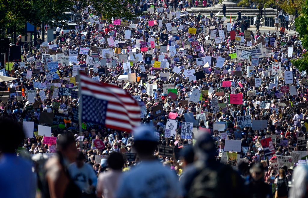 TOPSHOT-US-abortion-rights-protest