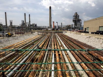 Enbridge Says Great Lakes Oil Pipeline Will Keep Running