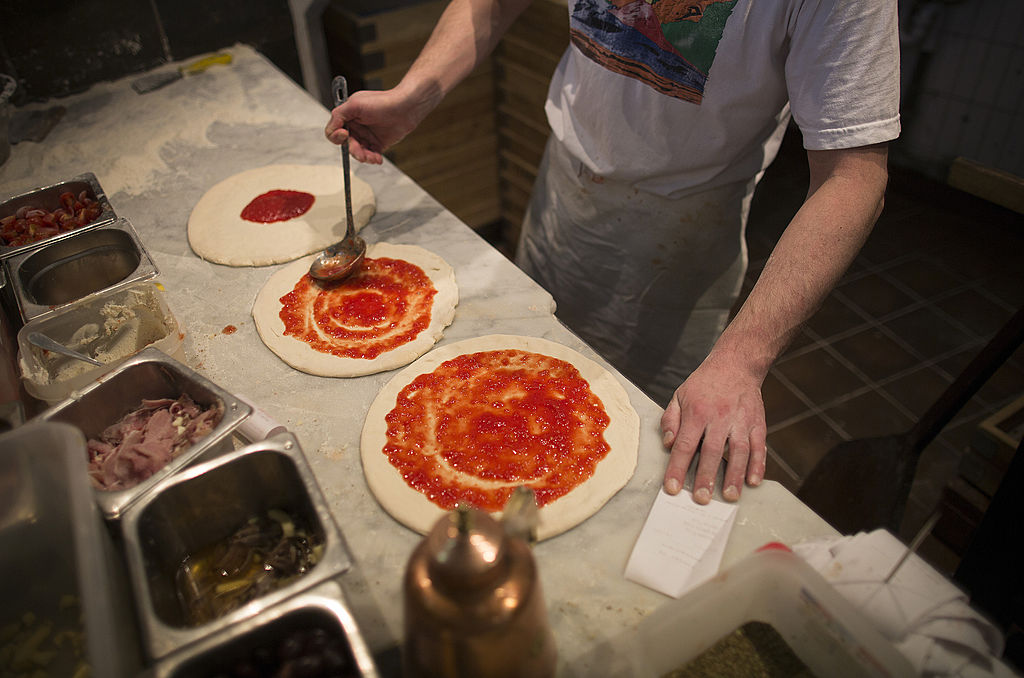 London's Restaurants As U.K. Services Growth Accelerates to Fastest Since 2006.