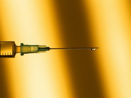Syringe with clean drop on needle