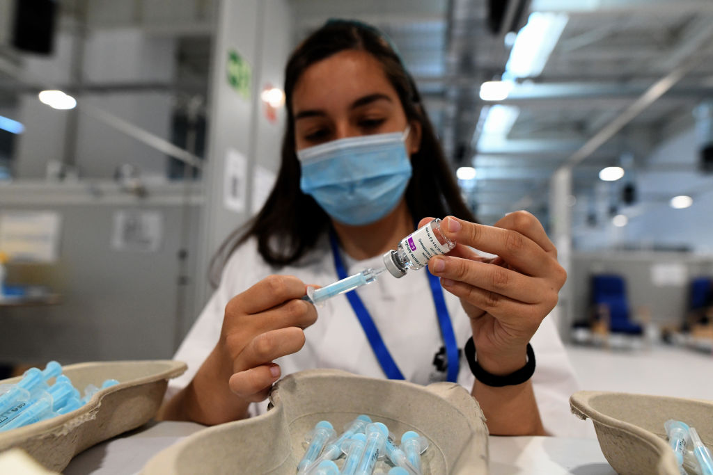 Madrid Retakes Vaccination With AstraZeneca To Active People Up To 65 Years