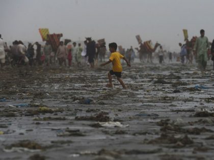 PAKISTAN-WEATHER-SUMMER-BEACH