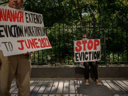 TOPSHOT-US-HEALTH-VIRUS-RENT-EVICTION