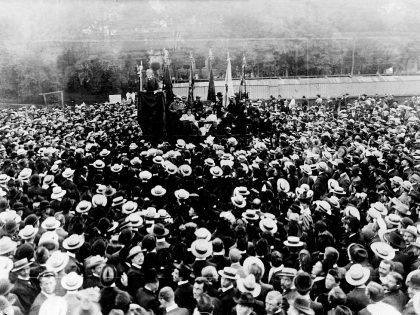 August Bebel speaking on the conference of the 2nd Socialist International