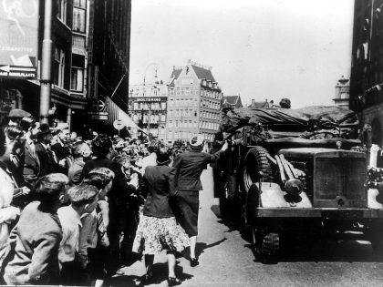 2.WW, Theatre of war, Campaign in the west10.05.-22.06.1940 - invasion of Holland: Entry of german troops into Amsterdam - about