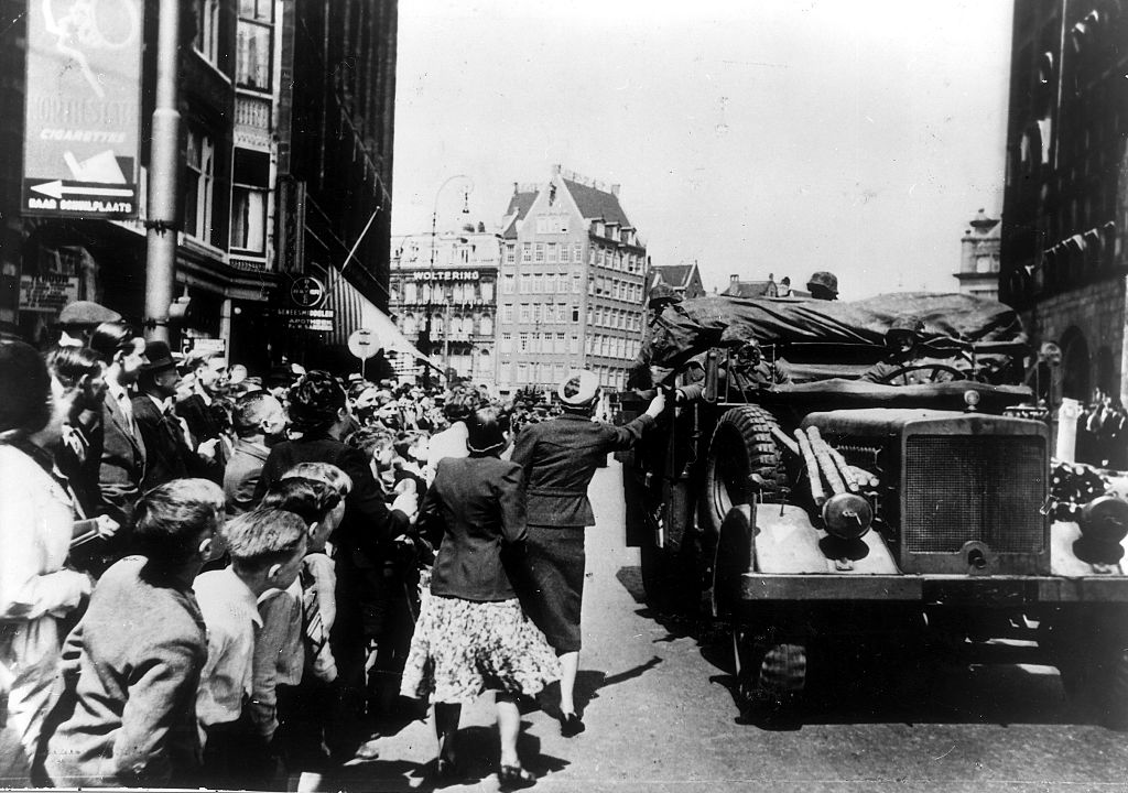 2.WW, Theatre of war, Campaign in the west10.05.-22.06.1940 - invasion of Holland: Entry of german troops into Amsterdam - about