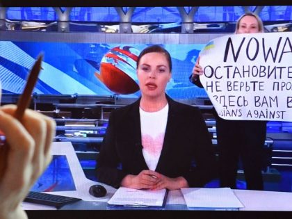 RUSSIA-UKRAINE-CONFLICT-TV-PROTEST