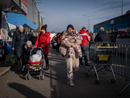 Thousands of Ukrainian refugees fleeing the war arrive in Poland