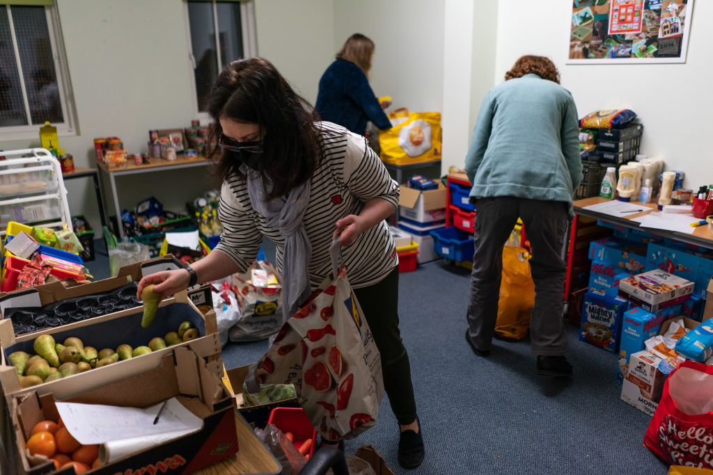 Community For Food Charity Deliver Food To People In Need