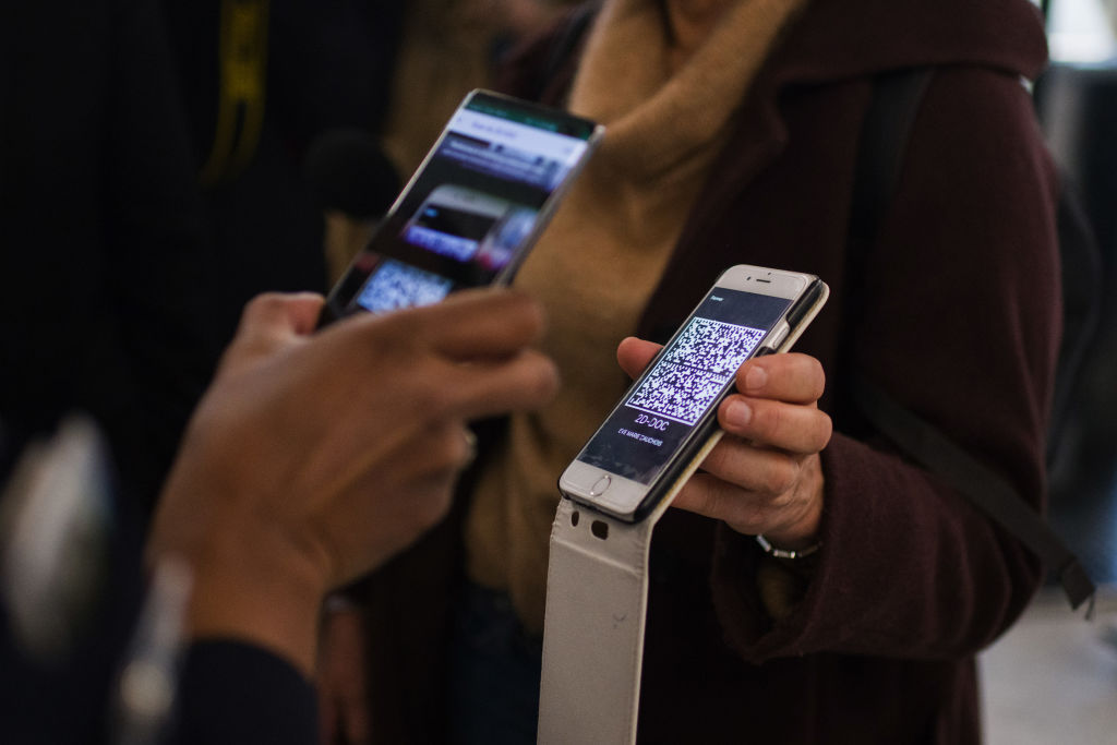 Orly Airport Implements 'TousAntiCovid' Coronavirus Tracing App