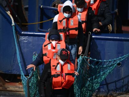 BRITAIN-FRANCE-RWANDA-MIGRANTS-POLITICS-ILLEGAL-IMMIGRANTS