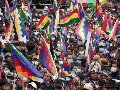 TOPSHOT-BOLIVIA-POLITICS-PRO-GOVERNMENT-MARCH