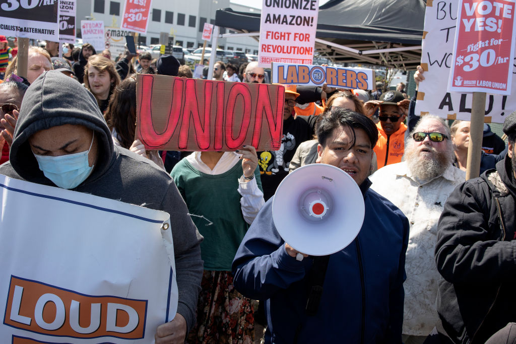 Amazon labor rally on the eve of a Staten Island union vote