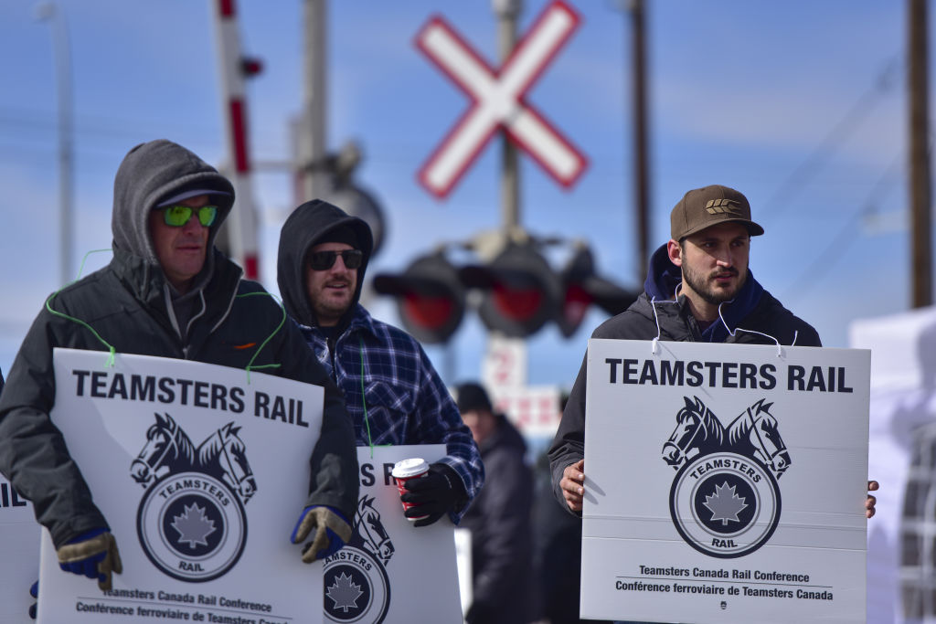 Canadian Pacific Rail Halts Operations After Labor Talks Fail