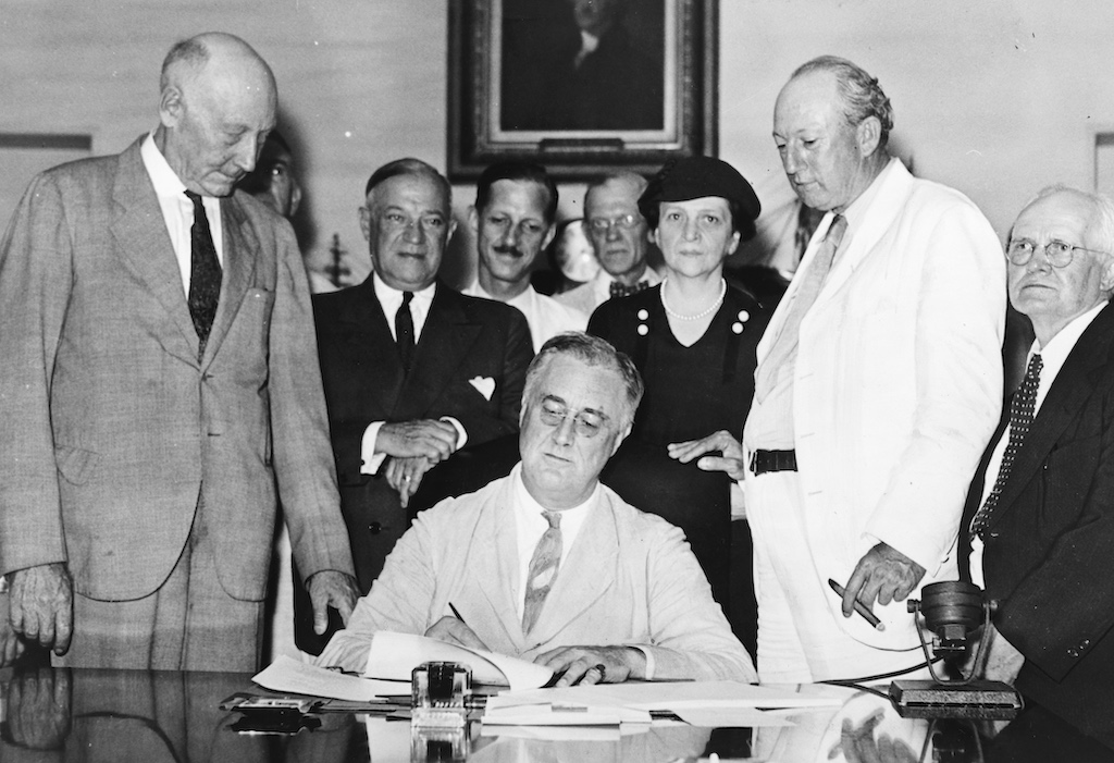 Roosevelt signs Social Security Bill