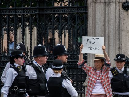 The Nation Mourns The Death Of Queen Elizabeth II - Monday
