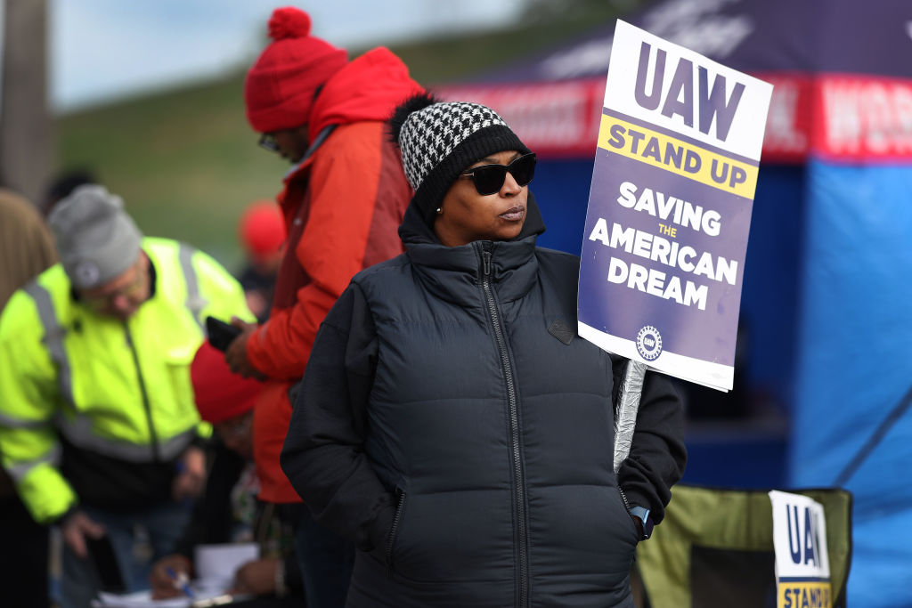 UAW Strike Continues, As Autoworkers Picket Outside Chicago's Ford Assembly Plant
