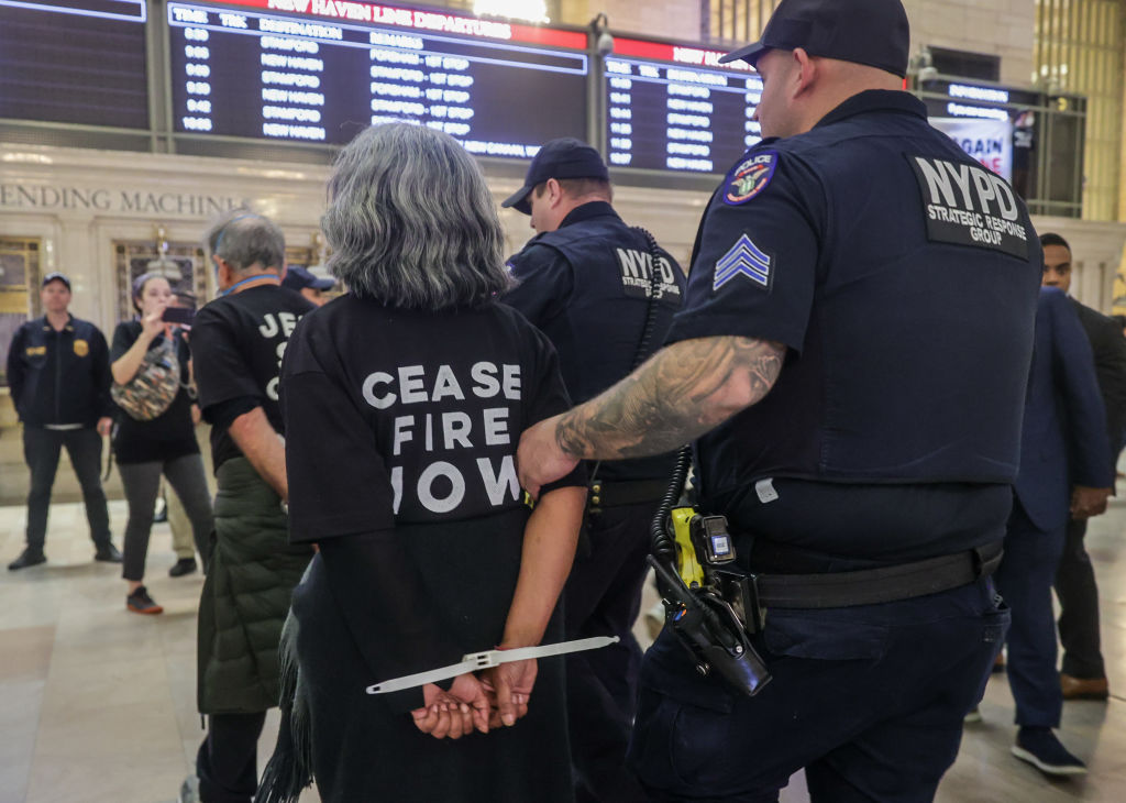 Protesters gather at New York's Grand Central to demand ceasefire in Gaza