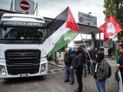 Pro-Palestinian Activists Block Salerno Port