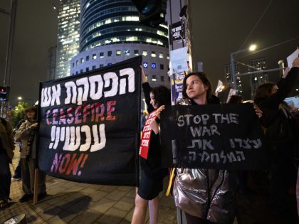 Israeli activists call for ceasefire in Tel Aviv
