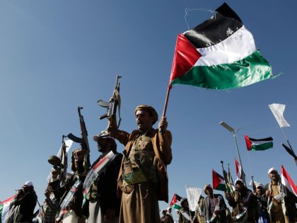 Yemen's Houthi Armed Parade To Fight Israel