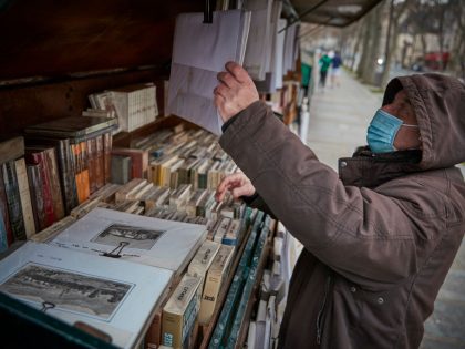 Paris's 'Bouquinistes' Struggle Amid Lack Of Footfall During Pandemic