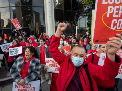 UTLA members, students, parents and community leaders rally