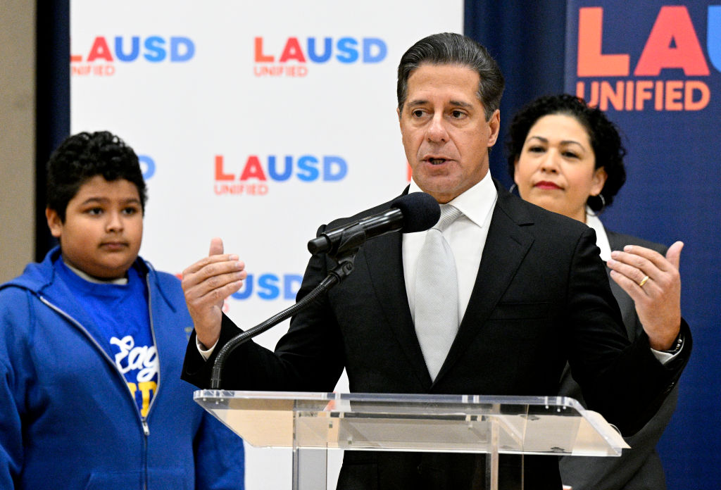 Los Angeles Unified School District Superintendent Alberto M. Carvalho visits students on the first day of Spring semester.