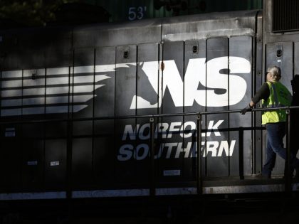 Norfolk Southern Corp. Trains Haul Freight Ahead Of Earnings Figures