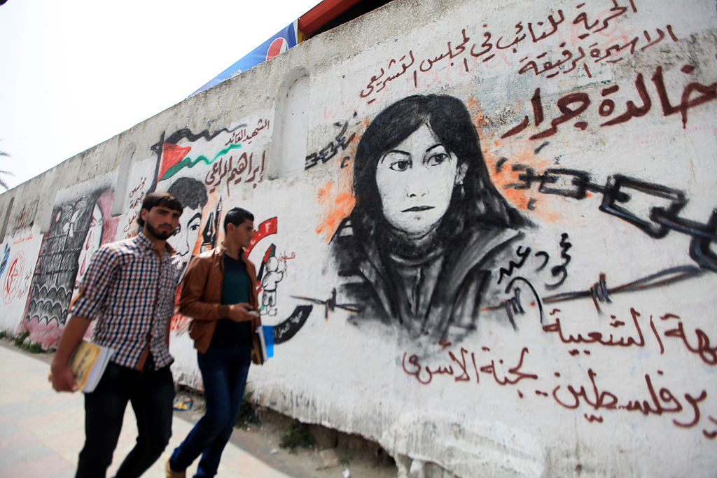 Palestinian children take part in a protest to show solidarity with prisoners held in Israeli jails